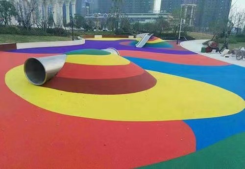 常德臨澧縣公園內(nèi)游樂設施滑梯及EPDM塑膠地面完成施工